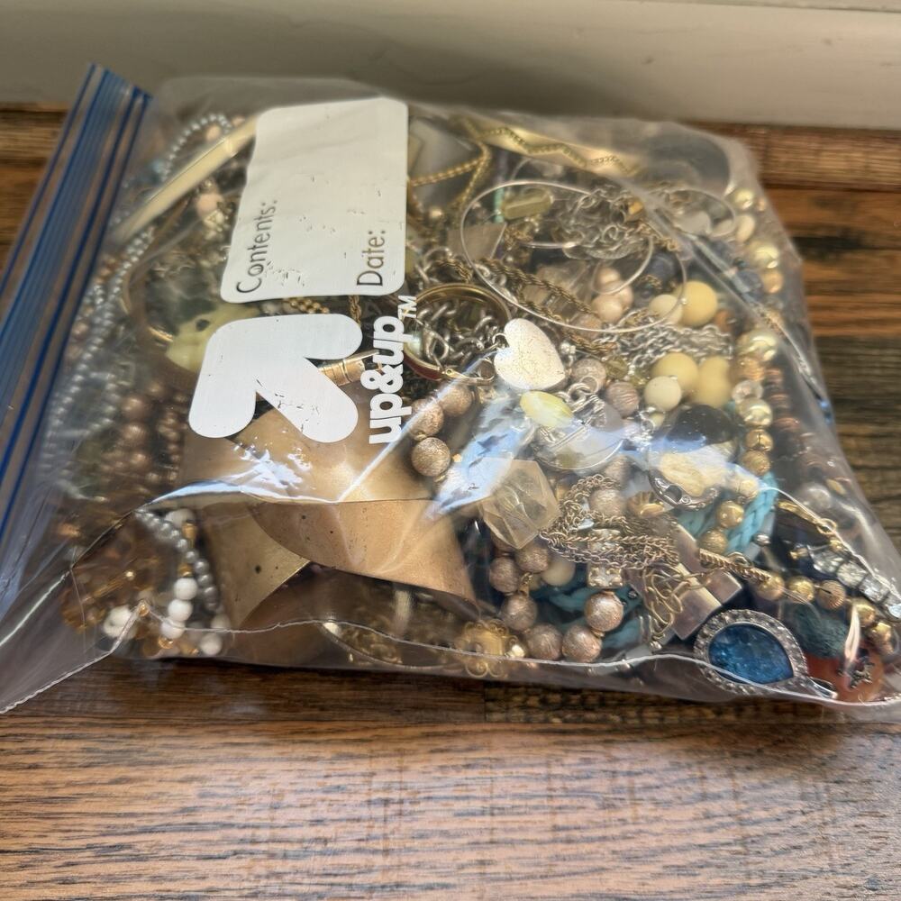 6 Lbs. Vintage to Modern Costume Jewelry Junk Tangled Estate Craft Lot - Picture 6 of 9